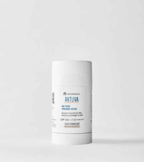AKTUVA AK100 Prevent Stick, 15g – SPF50+ apsauginis pieštukas veidui ir lūpoms, baltame fone