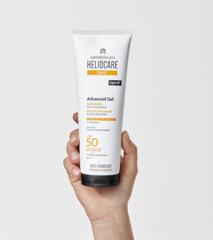 HELIOCARE 360 Advanced gelis SPF 50, 100ml – produktas rankoje