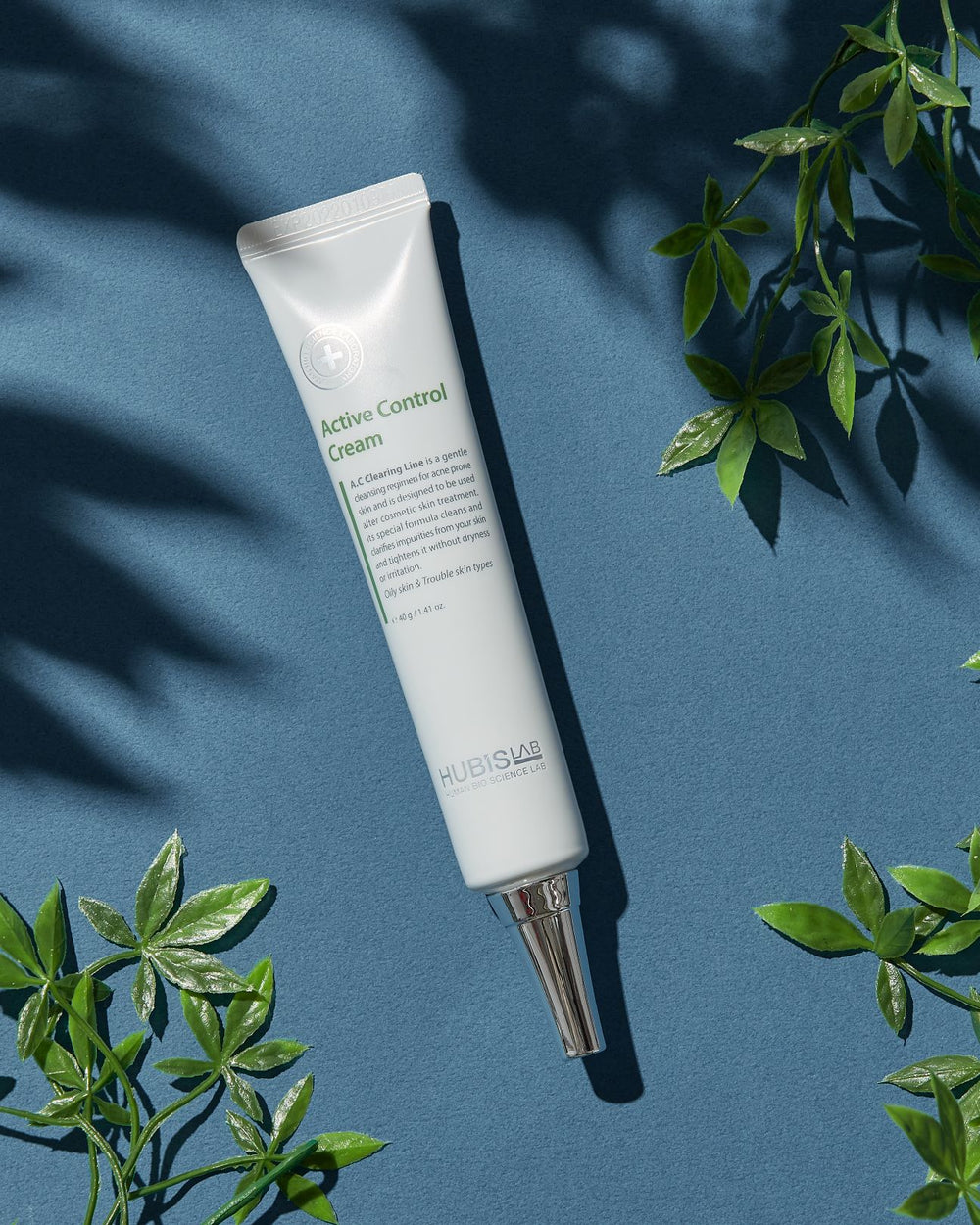 HUBISLAB ACTIVE CONTROL veido kremas, 40 g – tūbelė baltame fone
