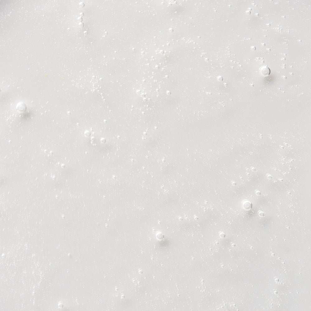 Comfort Zone Sublime Skin Micropeel Lotion šveičiamasis losjonas 100 ml, buteliukas šviesiame fone