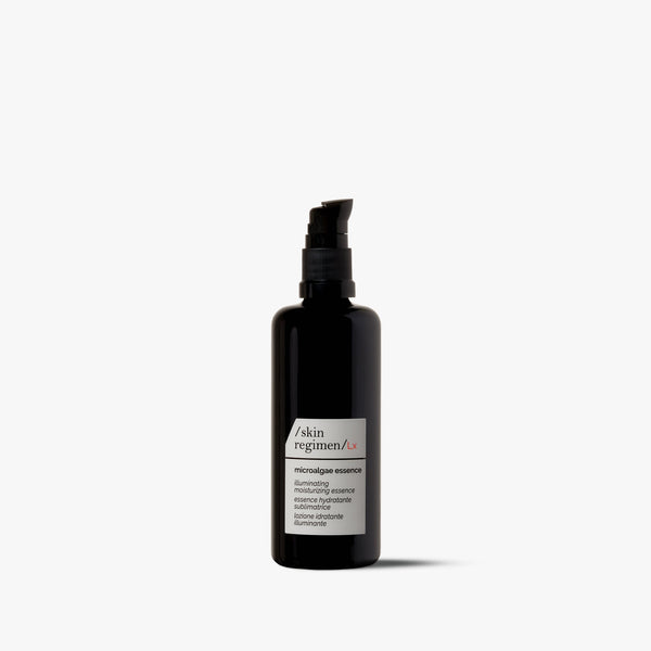 Skin Regimen LX Microalgae Essence, 100 ml – energizuojantis šviesinamasis losjonas, buteliukas su pompa baltame fone