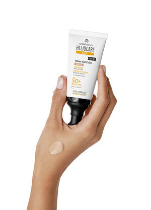 HELIOCARE 360 Water Gel Color Beige gelis, užteptas ant rankos