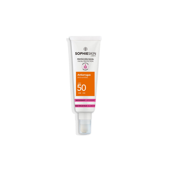 SOPHIESKIN Anti-wrinkle SPF 50 jauninantis apsauginis veido kremas nuo saulės, 50 ml tūbelė baltame fone