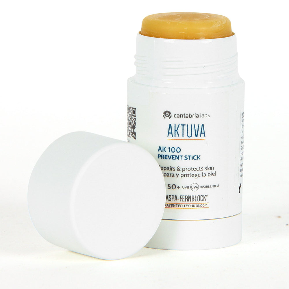 AKTUVA AK100 Prevent Stick, 15g – SPF50+ apsauginis pieštukas veidui ir lūpoms, baltame fone