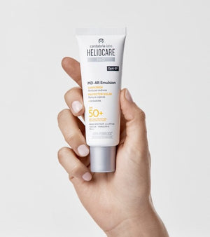 Heliocare 360 MD A-R Emulsija SPF50+ 50ml laikoma rankoje