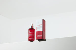 HUBISLAB ampulė su 70% ramunėlių kompleksu, 50 ml, lifestyle vaizdas su dėžute
