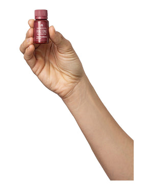 IRALTONE Hair Resilience Booster papildų ampulė rankoje