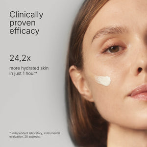 Comfort Zone Hydramemory Hybrid Glow SPF30 kremas naudojamas ant odos
